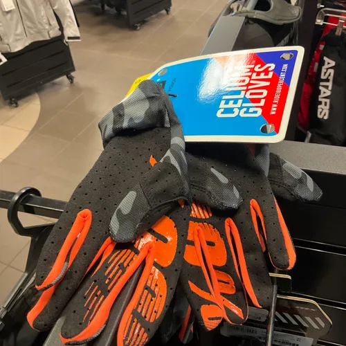 100% Gloves - Size S