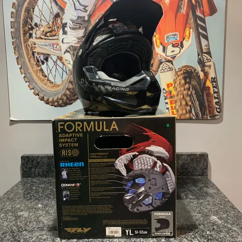 FLY YOUTH FORMULA CARBON SOLID HELMET YL