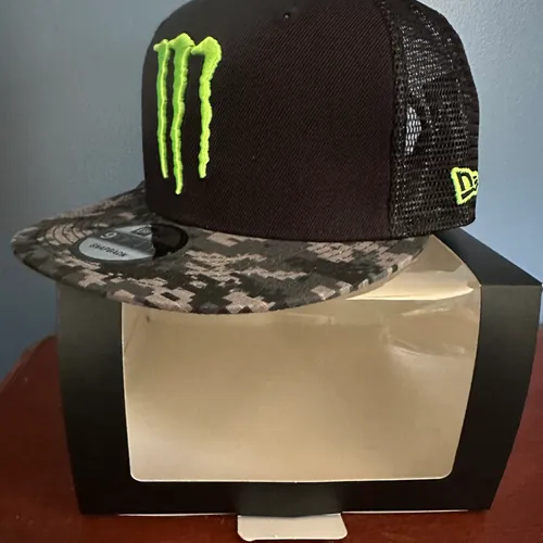 New Monster Athlete Hat With Exclusive Box 