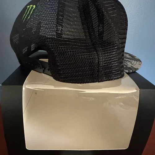 New Monster Athlete Hat With Exclusive Box 