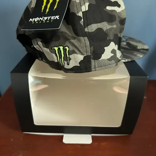 Monster Athlete Hat With Exclusive Box 