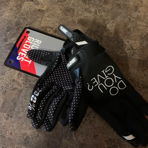 New 100% Gloves Size Large 