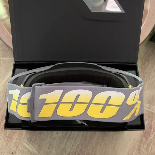 New 100% Armega Goggles