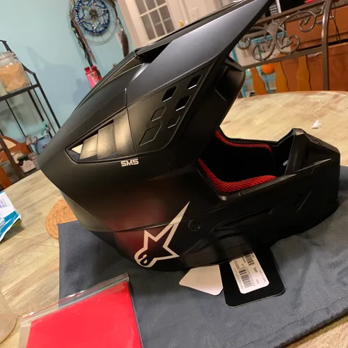 * NEW Alpinestars Helmet - Size L