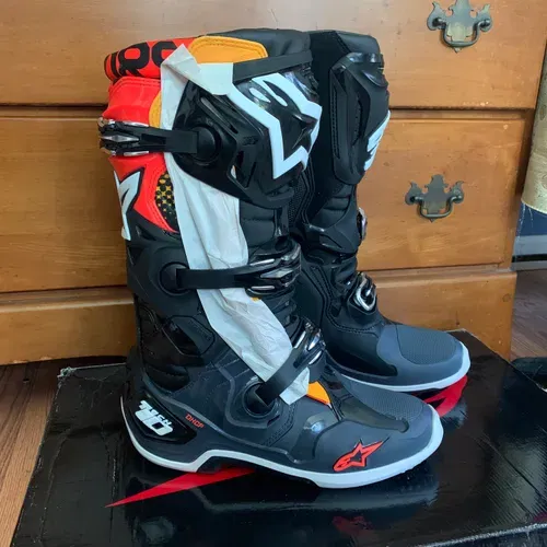 Brand New!! Tech10 - Size 7