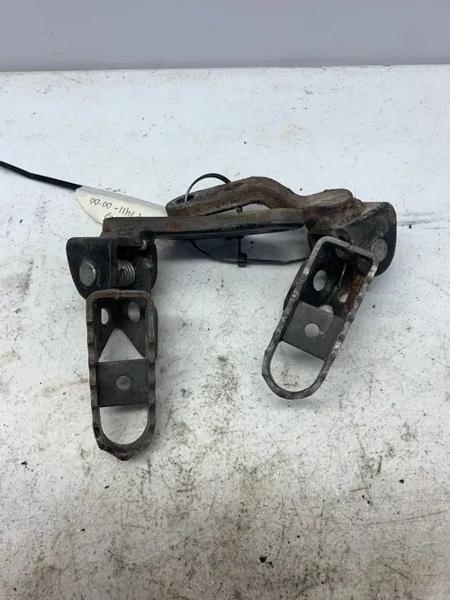 2004 Yamaha ttr225 footpegs with brackets (Rt and Left)