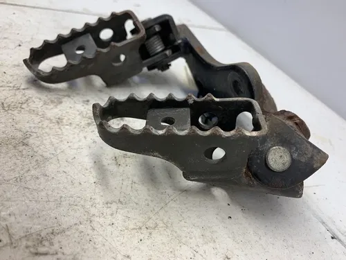 2004 Yamaha ttr225 footpegs with brackets (Rt and Left)