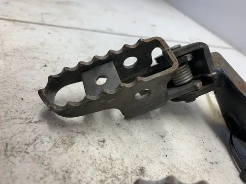 2004 Yamaha ttr225 footpegs with brackets (Rt and Left)