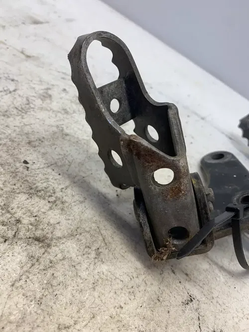 2004 Yamaha ttr225 footpegs with brackets (Rt and Left)