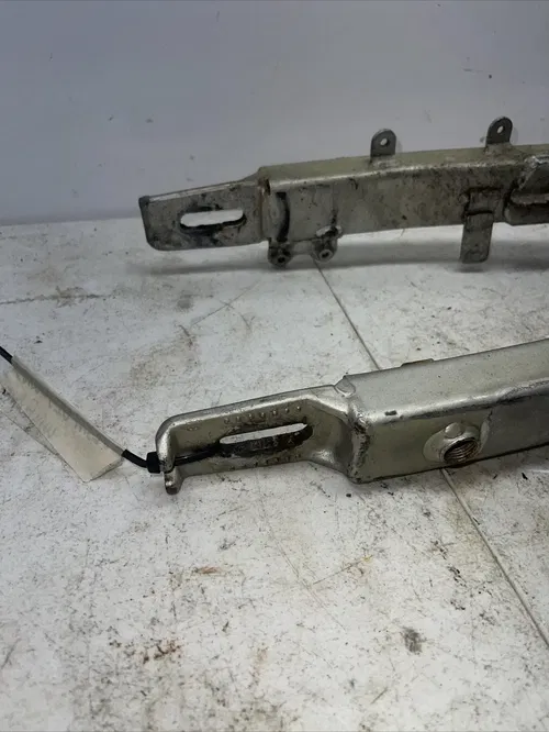1998 HONDA XR80 SWINGARM 52100-GT9-405ZA