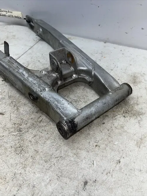 1998 HONDA XR80 SWINGARM 52100-GT9-405ZA