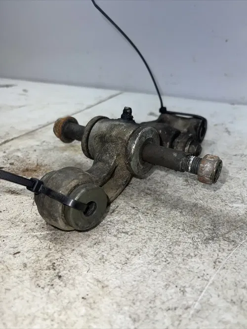 2001 Yamaha Xt225 Rear Suspension Arm Linkage 3RW-2217A-00-00