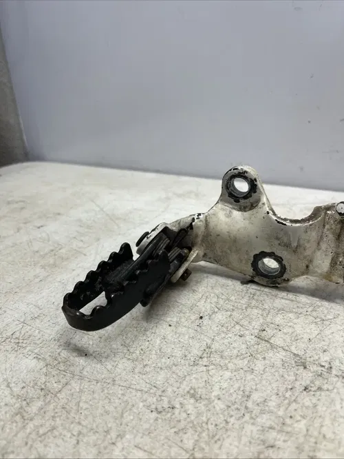 1998 Honda XR80 Lt Foot Peg And Bracket Left Step 50642-GN1-000