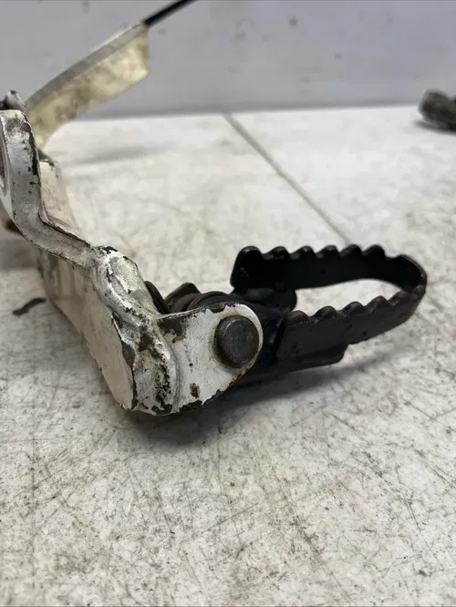1998 Honda XR80 Lt Foot Peg And Bracket Left Step 50642-GN1-000