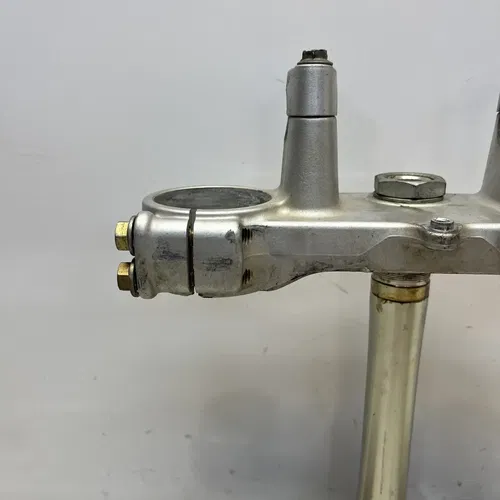 2001 Suzuki RM250 Triple Tree Steering Stem Upper Lower Fork Clamp 51410-37F20