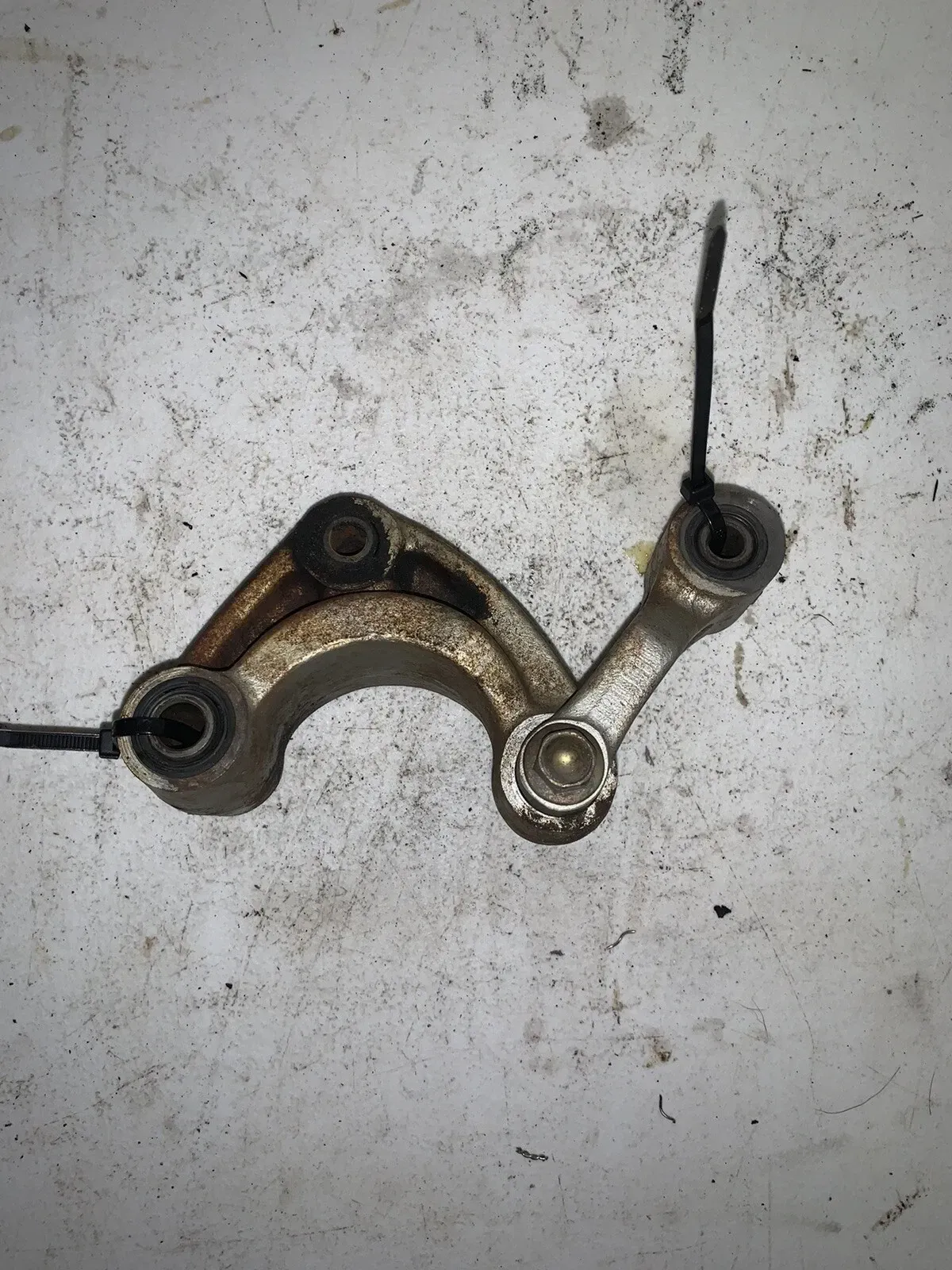 1998 Honda XR200R Swing Arm linkage 52470-KT0-830