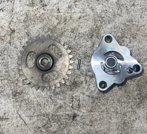 2007 SUZUKI DRZ125L OEM OIL PUMP  16400-42A01