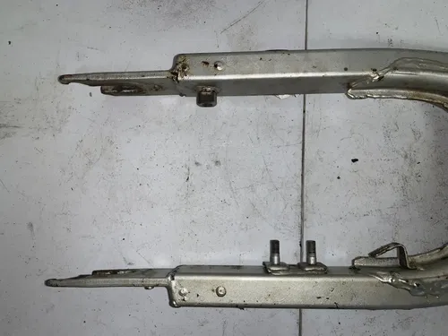 1998 Honda XR200R Swing Arm 52100-KT0-870