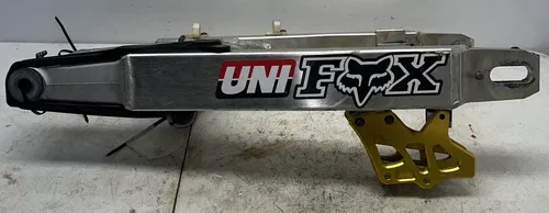 2004 SUZUKI DRZ400E SWINGARM 61000-29F00