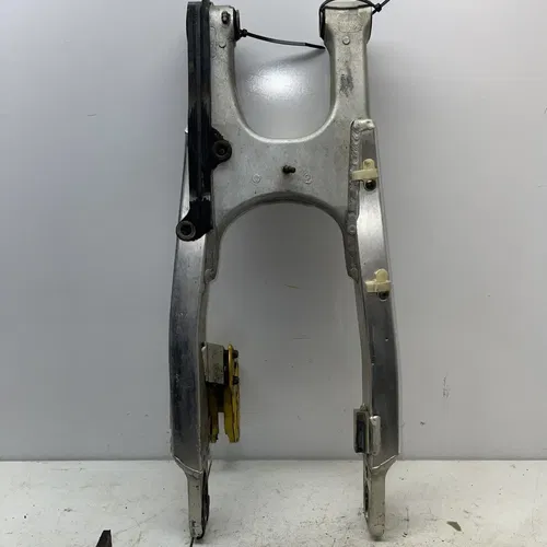 2004 SUZUKI DRZ400E SWINGARM 61000-29F00