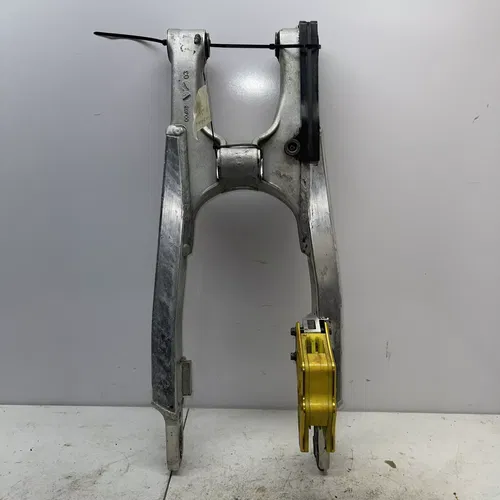2004 SUZUKI DRZ400E SWINGARM 61000-29F00