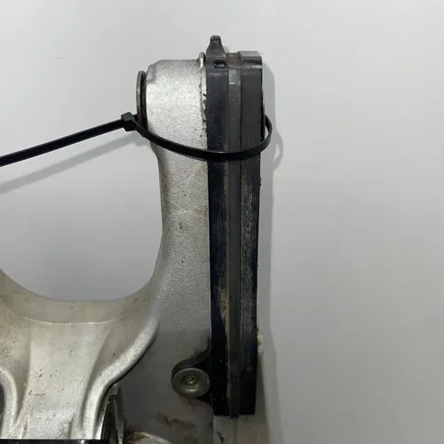 2004 SUZUKI DRZ400E SWINGARM 61000-29F00