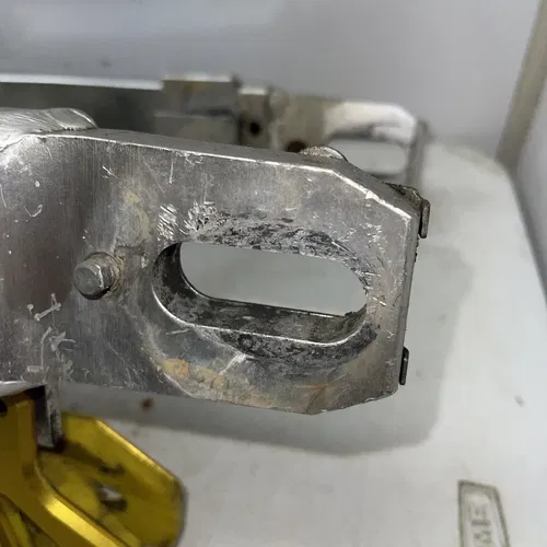2004 SUZUKI DRZ400E SWINGARM 61000-29F00