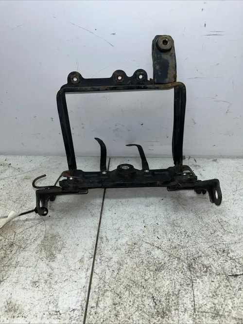 1996 Yamaha XT225 Body Bracket Headlight Cowl