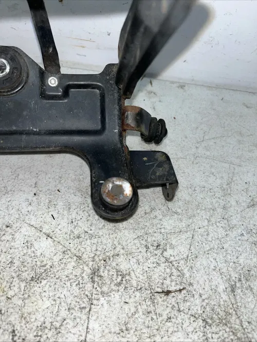 1996 Yamaha XT225 Body Bracket Headlight Cowl