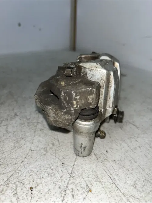 1996 Yamaha XT225 Front Brake Caliper Assy Left  2580T-11-00