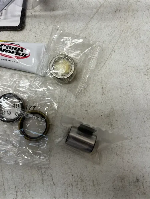Pivot works Bearing And Seal Kit PWSHK-T04-000- Missing Pieces See All Pics