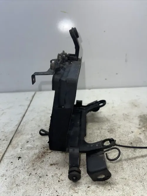 2001 Yamaha Xt225 Headlight Body Bracket 4BE-84311-00-00