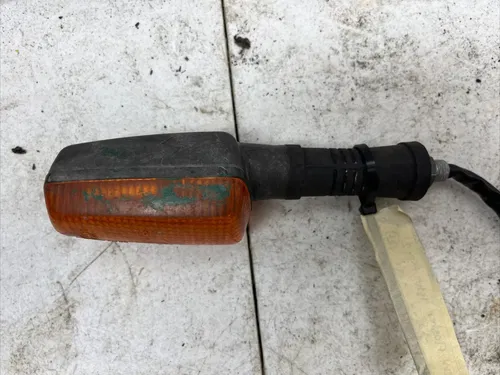2001 Yamaha XT225 Rt Front flasher light IUF-83320-00-00