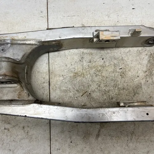 2001 Suzuki RM250 Swingarm 61000-37E21