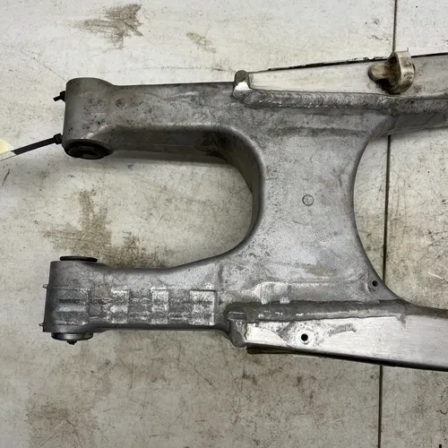 2001 Suzuki RM250 Swingarm 61000-37E21