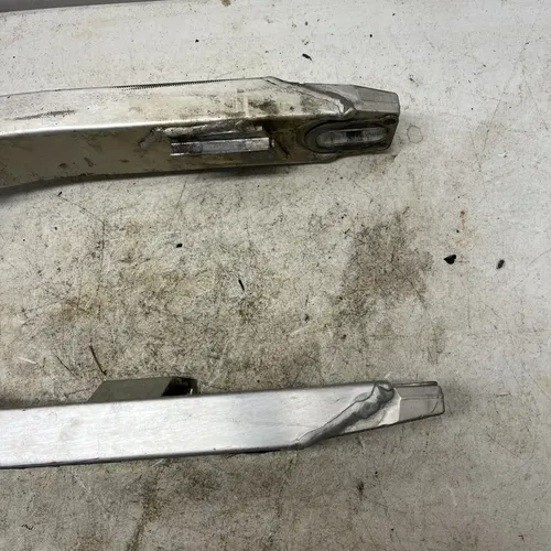 2001 Suzuki RM250 Swingarm 61000-37E21