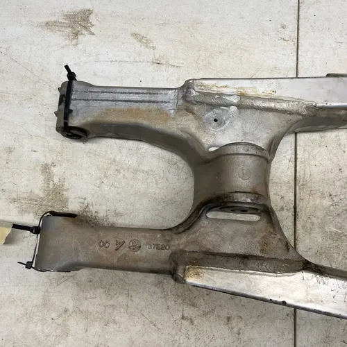 2001 Suzuki RM250 Swingarm 61000-37E21