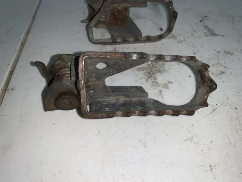 2001 Yamaha TTR 125 Foot Pegs 4DA-27411-00-00