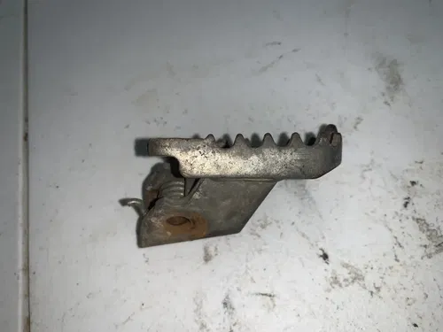 2001 Yamaha TTR 125 Foot Pegs 4DA-27411-00-00