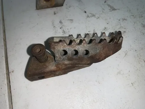 2001 Yamaha TTR 125 Foot Pegs 4DA-27411-00-00