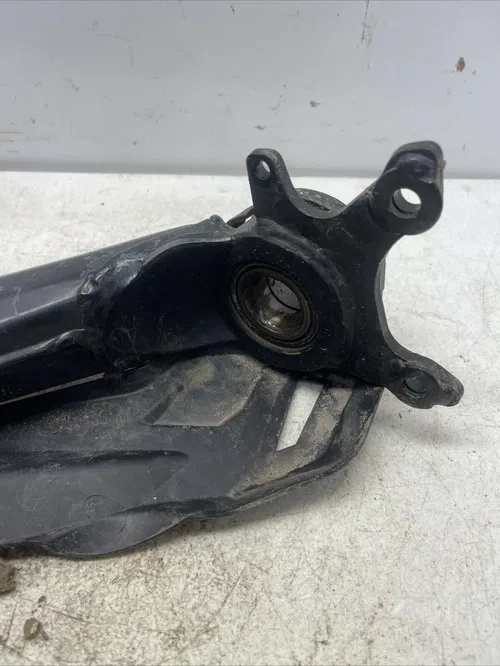 2019 CAN AM OUTLANDER 570XT OEM RIGHT REAR SWINGARM 706004525