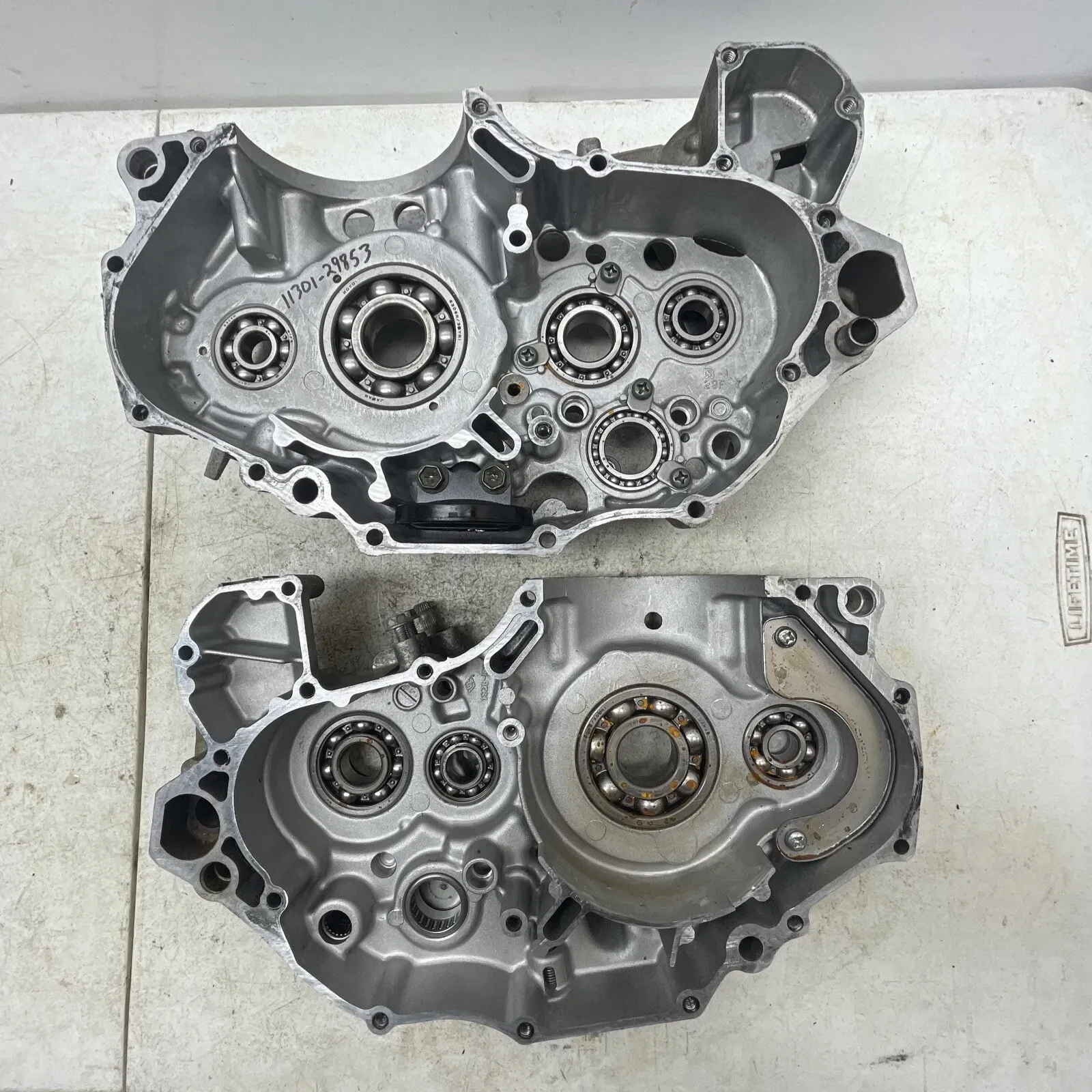 2004 SUZUKI DRZ400E ENGINE CASE RIGHT AND LEFT