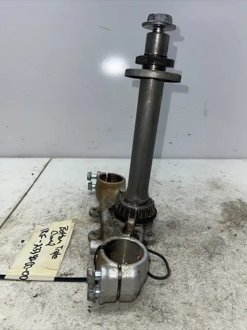 2001 Yamaha Xt225 Bottom Triple Clamp 1RF-23340-00-00