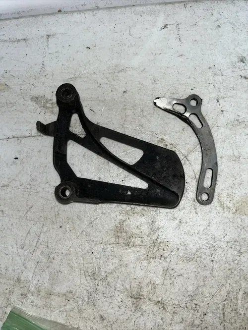 2001 Suzuki RM250 OEM Sprocket Cover Chain Guide Case Crankcase Cap 11360-36E00