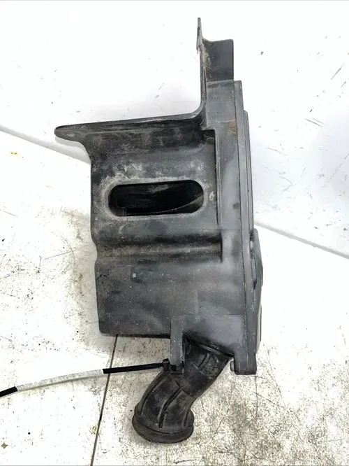 1996 Yamaha XT225 Air Box Air Cleaner 3RW-14411-02-00