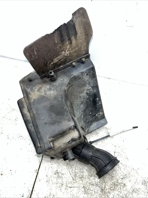 1996 Yamaha XT225 Air Box Air Cleaner 3RW-14411-02-00