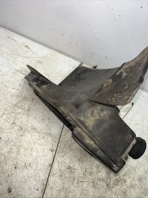 1996 Yamaha XT225 Air Box Air Cleaner 3RW-14411-02-00
