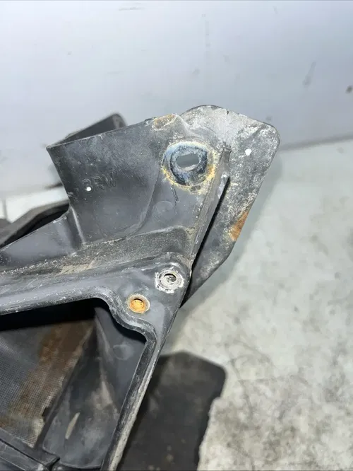 1996 Yamaha XT225 Air Box Air Cleaner 3RW-14411-02-00