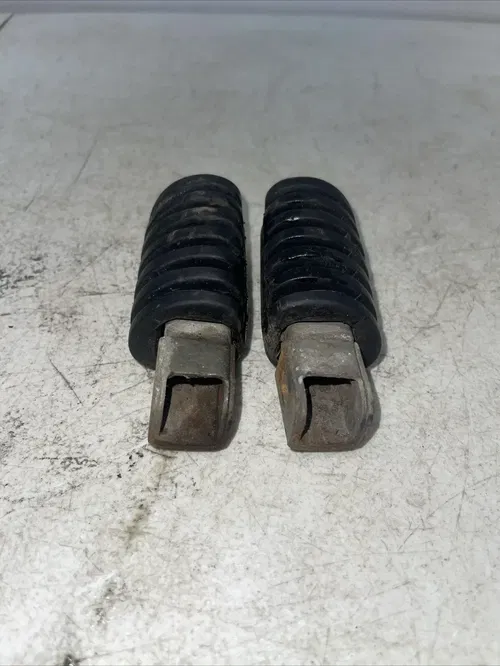 1996 YAMAHA PW80 OEM FOOT REST RUBBER FOOT PEG 214-27421-00-00 214-27413-00-00