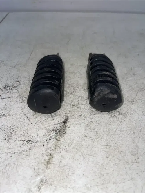 1996 YAMAHA PW80 OEM FOOT REST RUBBER FOOT PEG 214-27421-00-00 214-27413-00-00